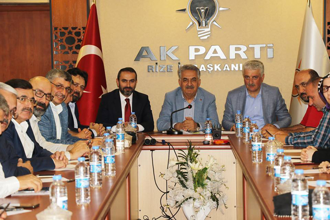 hayati-yazici-ak-parti-rize-il-yonetimi-toplantisinda.jpg