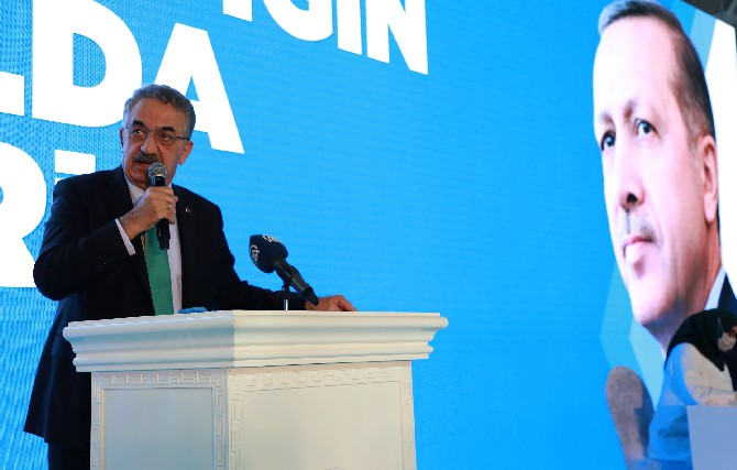 hayati-yazici-ak-parti-rize-merkez-7.-olagan-ilce-kongresinde-konusma-yaparken-(1).jpg