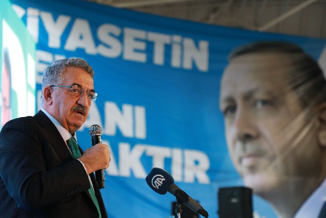 hayati-yazici-ak-parti-rize-merkez-7.-olagan-ilce-kongresinde-konusma-yaparken-(2).jpg