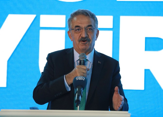 hayati-yazici-ak-parti-rize-merkez-7.-olagan-ilce-kongresinde-konusma-yaparken-(3).jpg