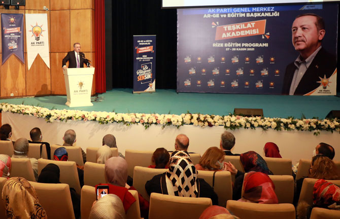 hayati-yazici-rizede-ak-parti-teskilat-akademisinde-2.jpg