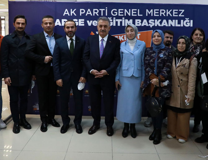 hayati-yazici-rizede-ak-parti-teskilat-akademisinde-4.jpg