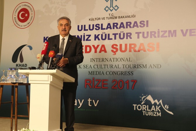 hayati-yazici-uluslararasi-karadeniz-kultur-turizm-ve-medya-surasi-rizede-gerceklestirildi-(1).jpg