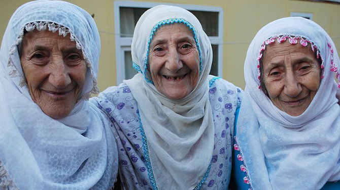 hayriye-sari-hacer-sari-emriye-sari-ordulu-ucuz-nineleri-olum-ayirdi.jpg