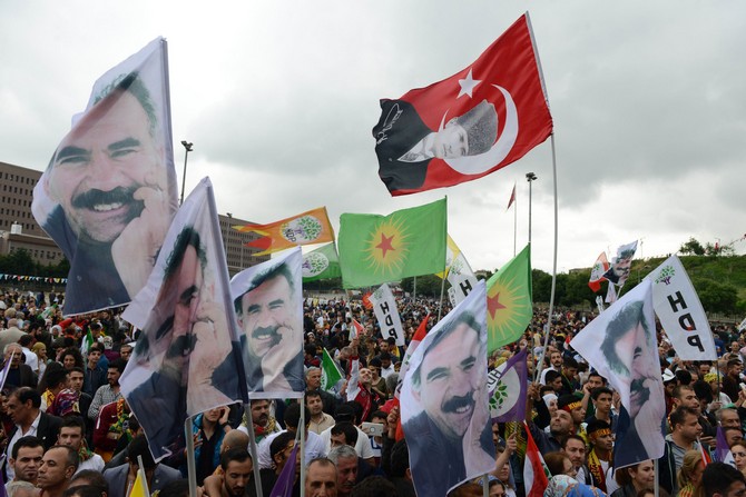 hdp’liler,-secim-sonucunu-bakirkoy’de-kutladi-(3).jpg
