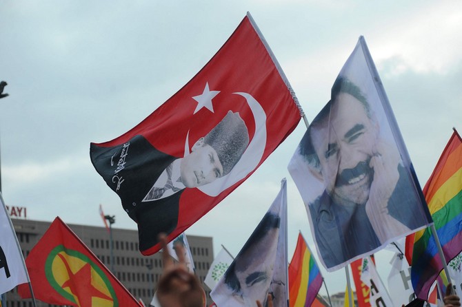 hdp’liler,-secim-sonucunu-bakirkoy’de-kutladi-(8).jpg