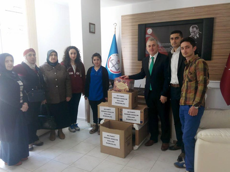hemsinin-ak-genclerinden-kitap-yardimi3.jpg