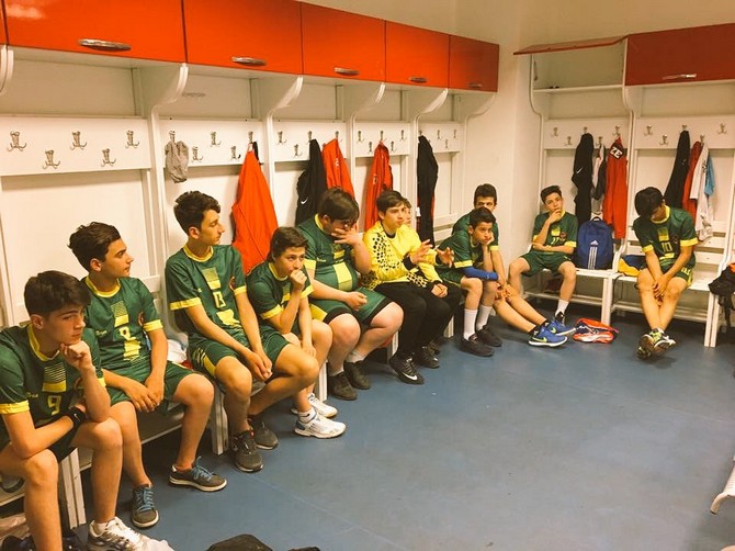 hentbol-turkiye-sampiyonasina-katilan-kurtulus-ortaokulu,-hentbol-yildiz-erkekler-kategorisinde-turkiye-3.’su-oldu-(2)-001.jpg