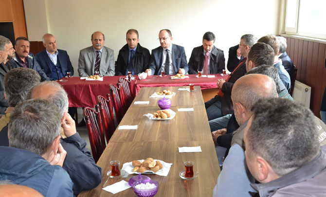 hikmet-ayar,-secim-calismalari-2.jpg hikmet-ayar,-secim-calismalari-2.jpg