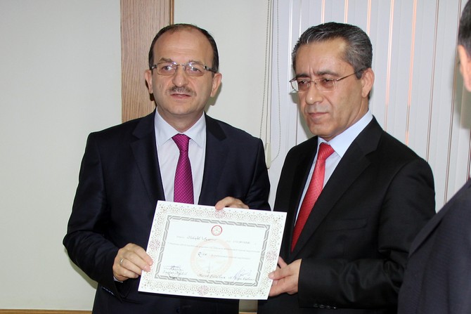 hikmet-ayar-mazbatasini-aldi.jpg hikmet-ayar-mazbatasini-aldi.jpg