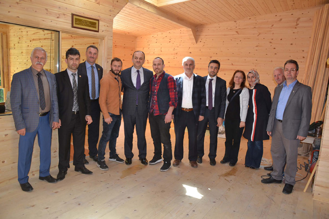 hikmet-ayar-secim-calismalarinda-1.jpg hikmet-ayar-secim-calismalarinda-1.jpg