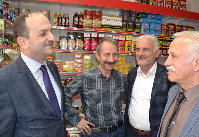 hikmet-ayar-secim-calismalarinda-2.jpg hikmet-ayar-secim-calismalarinda-2.jpg