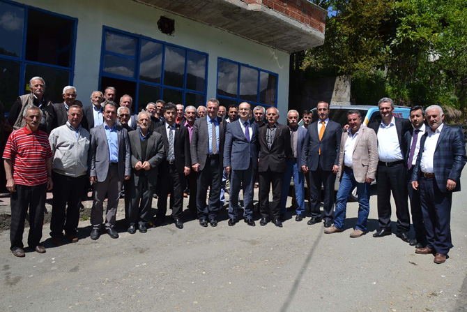 hikmet-ayar-secim-calismalarinda-4.jpg hikmet-ayar-secim-calismalarinda-4.jpg