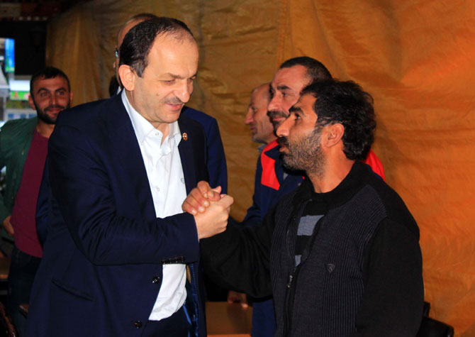 hikmet-ayar-secim-ziyaretinde-2.jpg hikmet-ayar-secim-ziyaretinde-2.jpg