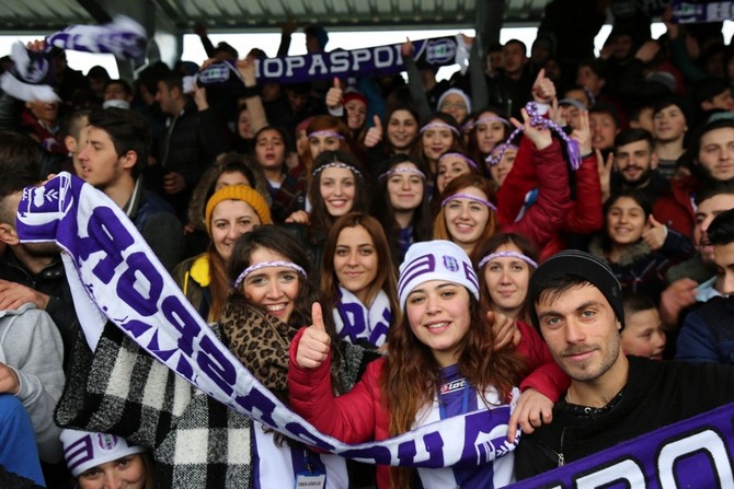 hopaspor-taraftarlari-(9).jpg
