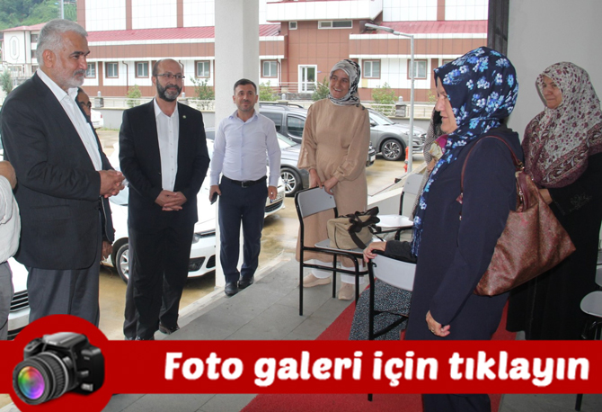 huda-par-genel-baskani-yapicioglu-selin-vurdugu-rizede-halkla-bulustu.jpg