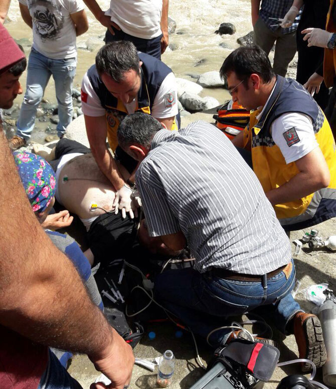 huseyin-dizdaroglu-rafting-yaparken-bogularak-hayatini-kaybetti-1.jpg huseyin-dizdaroglu-rafting-yaparken-bogularak-hayatini-kaybetti-1.jpg