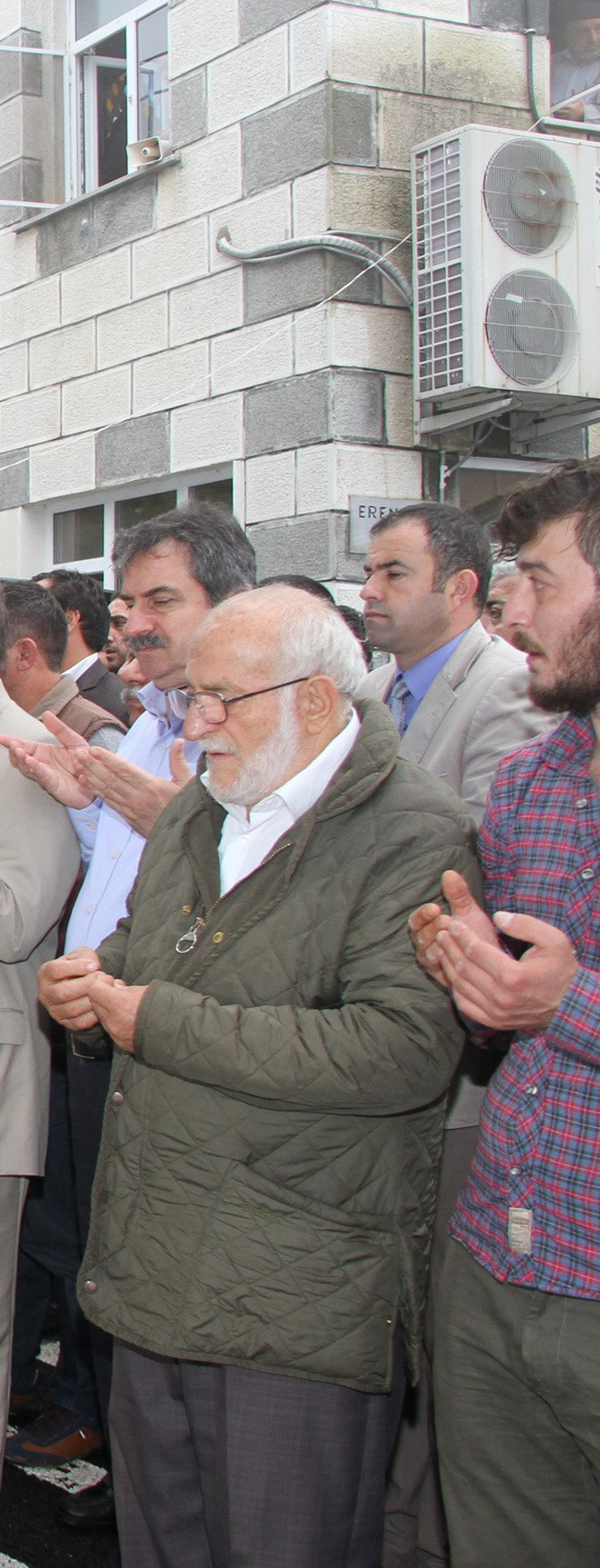 ibrahim-fil-olum-secdede-yakaladi-2-001.jpg ibrahim-fil-olum-secdede-yakaladi-2-001.jpg