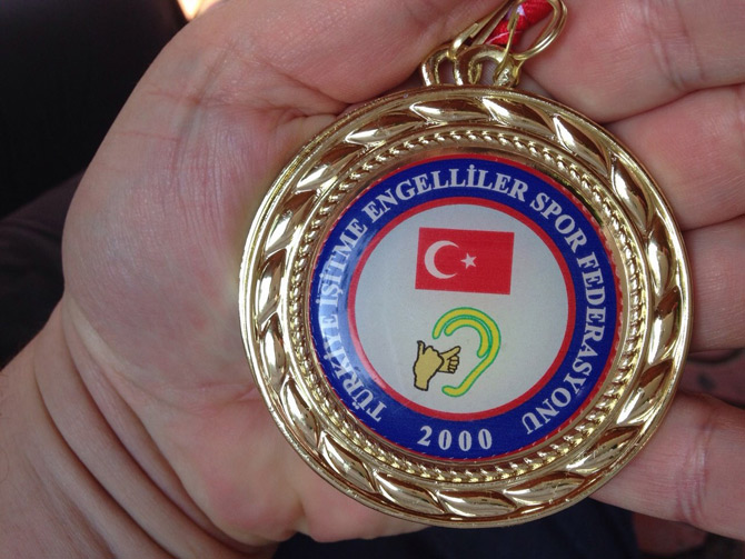 ibrahim-tasar-rizespor-kulubu-isitme-engelli-atleti-2-kez-turkiye-sampiyonu-oldu3.jpg ibrahim-tasar-rizespor-kulubu-isitme-engelli-atleti-2-kez-turkiye-sampiyonu-oldu3.jpg