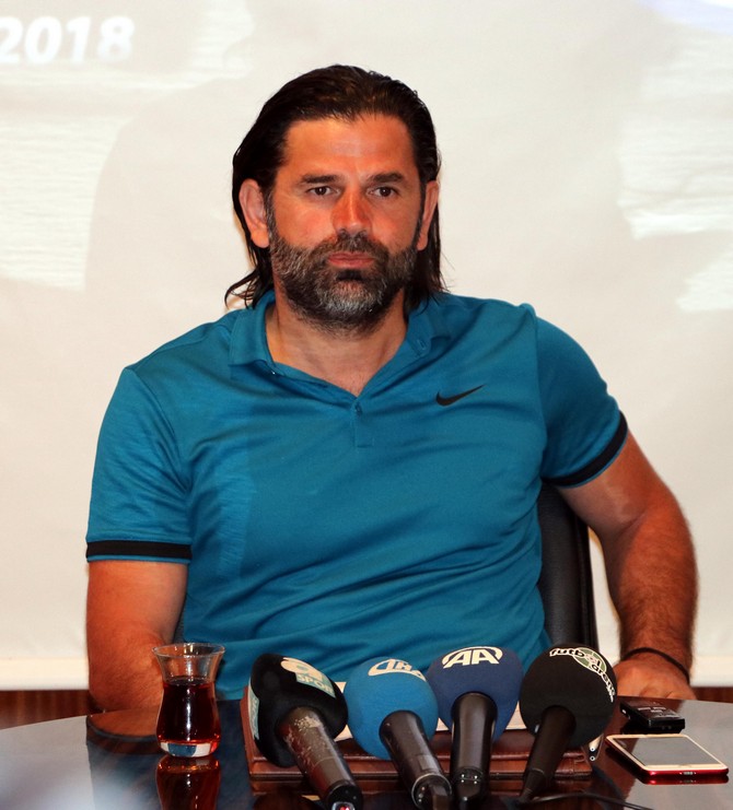 ibrahim-uzulmez-caykur-rizespor-teknik-direktoru-(1).jpg