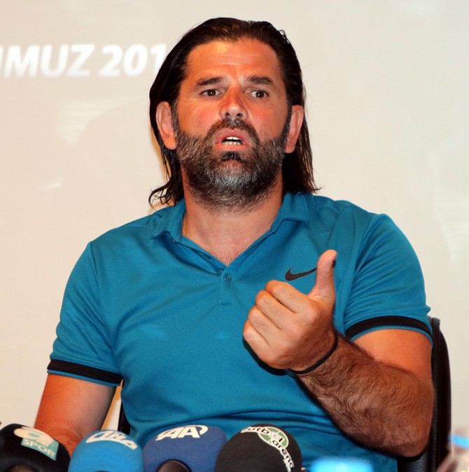 ibrahim-uzulmez-caykur-rizespor-teknik-direktoru-(2).jpg