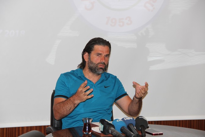 ibrahim-uzulmez-caykur-rizespor-teknik-direktoru-(5).jpg