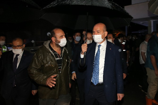 icisleri-bakani-suleyman-soylu-beraberinde-cevre-ve-sehircilik-bakani-murat-kurum-ve-ulastirma-ve-altyapi-bakani-adil-karaismailoglu-selden-zarar-goren-trabzonun-of-ilcesinde-incelemelerde-bulundu-(3).jpg