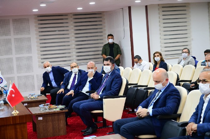 icisleri-bakani-suleyman-soylu-beraberinde-cevre-ve-sehircilik-bakani-murat-kurum-ve-ulastirma-ve-altyapi-bakani-adil-karaismailoglu-selden-zarar-goren-trabzonun-of-ilcesinde-incelemelerde-bulundu-(6).jpg