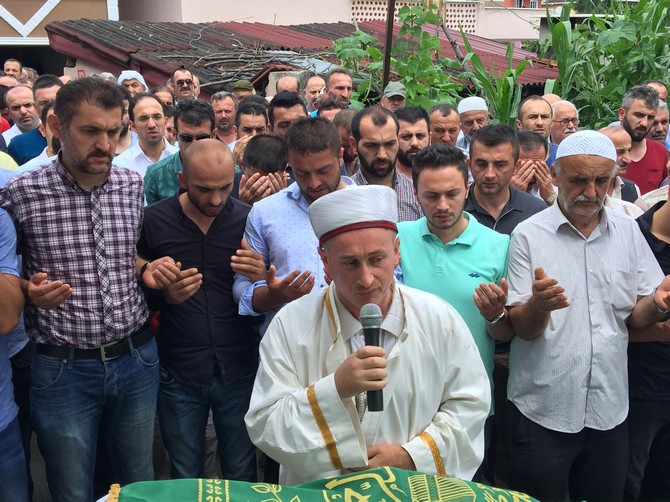 idris-kosenin-cenazesi-rize-duzkoy-(16).jpg