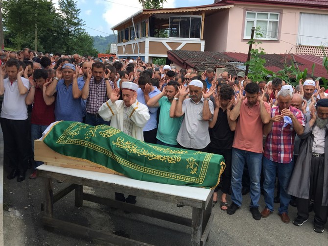 idris-kosenin-cenazesi-rize-duzkoy-(17).jpg