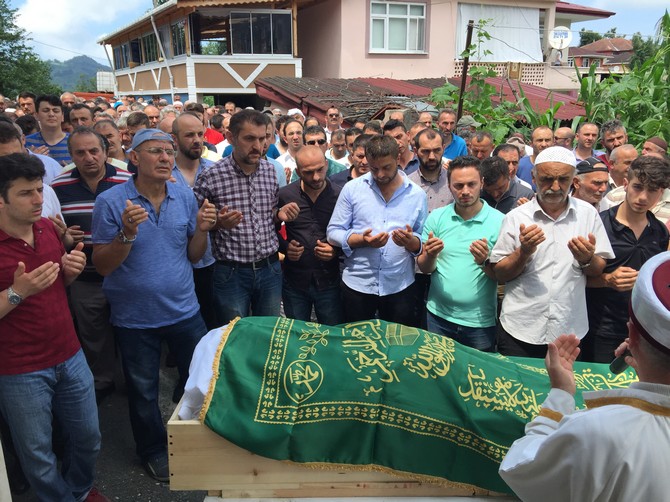 idris-kosenin-cenazesi-rize-duzkoy-(21).jpg