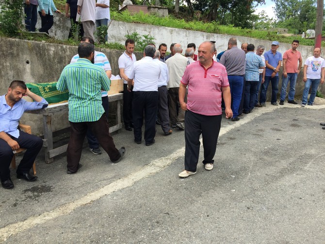 idris-kosenin-cenazesi-rize-duzkoy-(8).jpg
