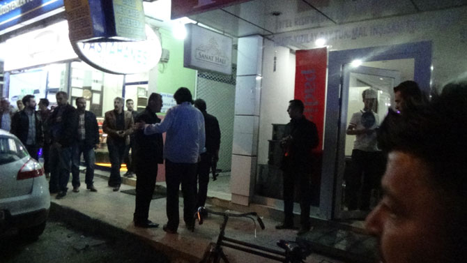 igdirda-polis-memuru-ogretmen-arkadasini-oldurdukten-sonra-intihar-etti5.jpg igdirda-polis-memuru-ogretmen-arkadasini-oldurdukten-sonra-intihar-etti5.jpg