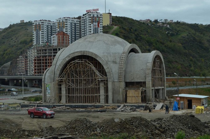 iki-yol-ortasindaki-cami-dikkat-cekiyor-(11).jpg