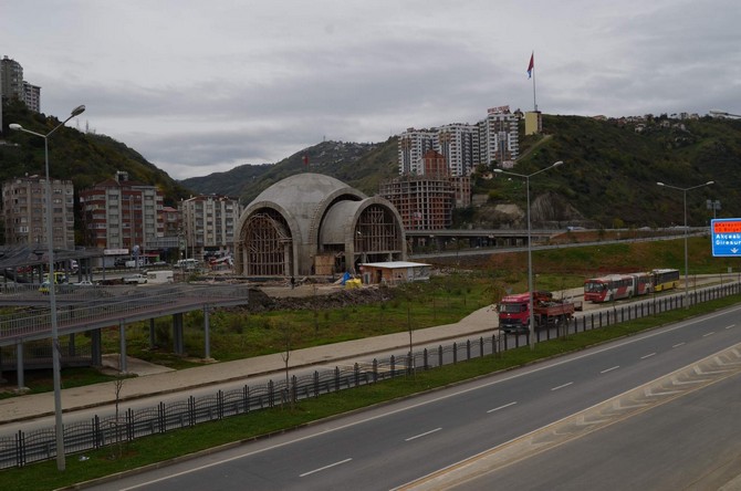 iki-yol-ortasindaki-cami-dikkat-cekiyor-(13).jpg
