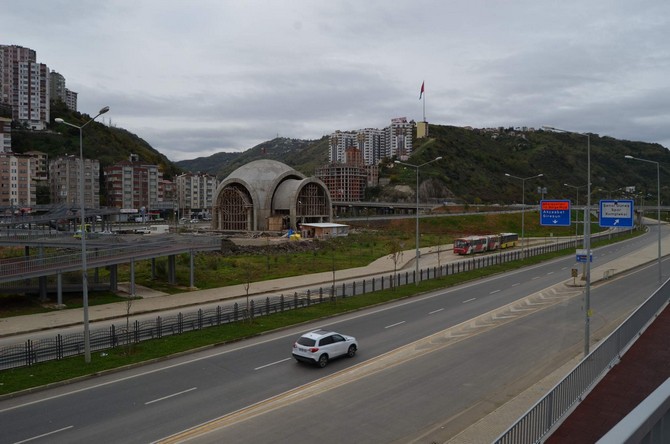 iki-yol-ortasindaki-cami-dikkat-cekiyor-(14).jpg