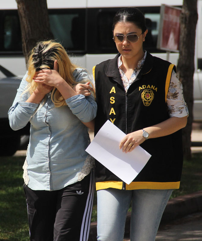 ikiz-kardesine-fuhus-yaptirirken-yakalandi2.jpg ikiz-kardesine-fuhus-yaptirirken-yakalandi2.jpg