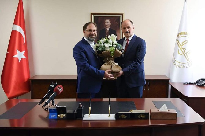 ile-diyanet-isleri-baskanligi-yonetim-hizmetleri-genel-mudurlugune-atanan-mehmet-bilgin’in-goreve-baslamasi-dolayisiyla,-diyanet-isleri-baskanliginda-toren-duzenlendi..jpg