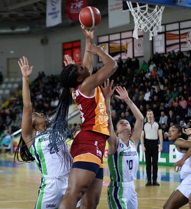 ing-kadinlar-basketbol-super-liginin-18-haftasinda-rize-belediyesi-ile-galatasaray-cagdas-faktoring-rize-yenisehir-salonunda-karsilasti-17.jpg