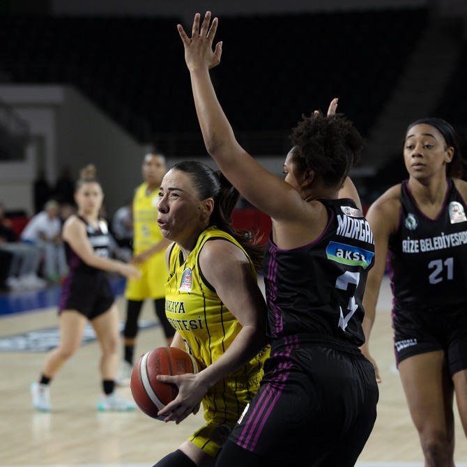 ing-kadinlar-basketbol-super-liginin-19-haftasinda-cankaya-universitesi-konuk-ettigi-rize-belediyesporu-101-72-yendi-15.jpg