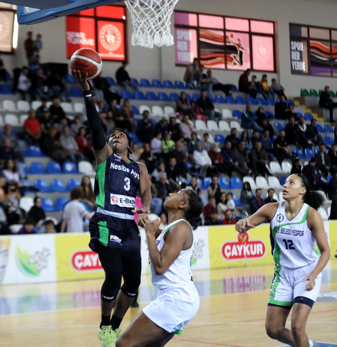 ing-kadinlar-basketbol-super-liginin-4-haftasinda-rize-belediyespor-ile-nesibe-aydin-rize-yenisehir-spor-salonunda-karsilasti-4.jpg