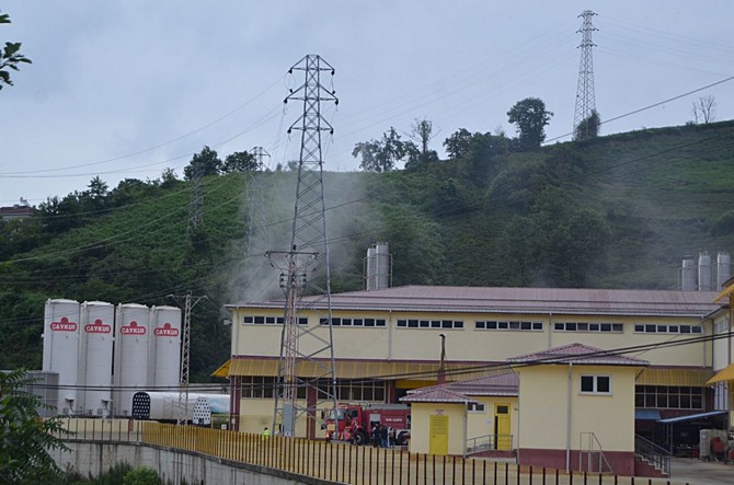isikli-caykur-cay-fabrikasinda-yangin-cikti-(2).jpg