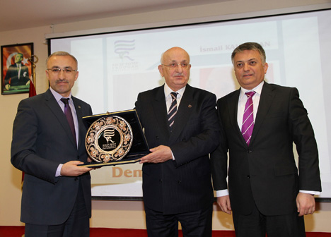 ismail-kahraman-rteude-turkiye’nin-demokrasi-seruvenini-anlatti-7.jpg ismail-kahraman-rteude-turkiye’nin-demokrasi-seruvenini-anlatti-7.jpg