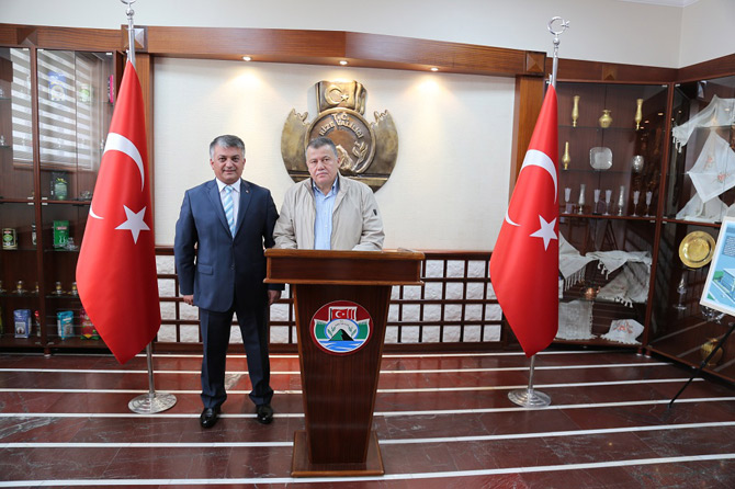 ismail-rustu-cirit,-vali-ersin-yaziciyi-ziyaret-etti-1.jpg ismail-rustu-cirit,-vali-ersin-yaziciyi-ziyaret-etti-1.jpg