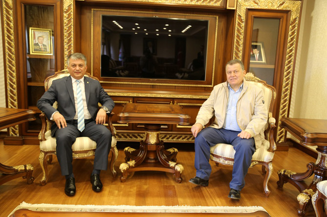 ismail-rustu-cirit,-vali-ersin-yaziciyi-ziyaret-etti-2.jpg ismail-rustu-cirit,-vali-ersin-yaziciyi-ziyaret-etti-2.jpg