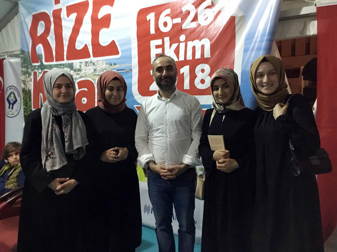 ismail-saymaz,-rize-kitap-gunleri-etkinliginde-soylesi-ve-imza-etkinligi-gerceklestirdi-(23).jpg