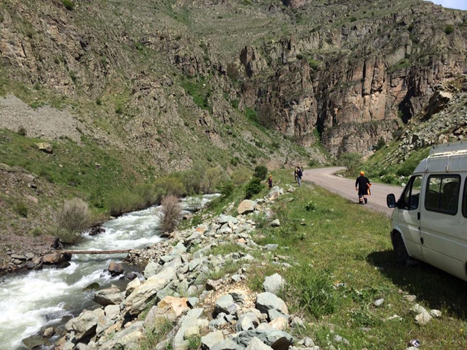 ispir’de-derede-kaybolan-ikinci-kardesinde-cesedi-bulundu1.jpg ispir’de-derede-kaybolan-ikinci-kardesinde-cesedi-bulundu1.jpg