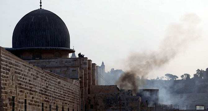 israil-askerlerinden,-mescid-i-aksaya-cirkin-saldiri2.jpg israil-askerlerinden,-mescid-i-aksaya-cirkin-saldiri2.jpg