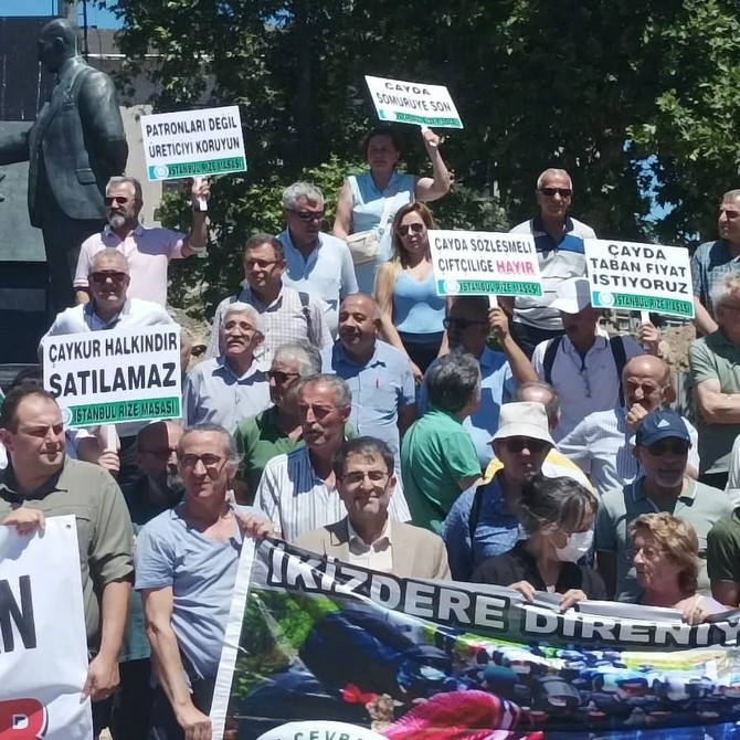istanbul-rize-masasi-tarafindan-kadikoy-iskele-meydaninda-tbmmye-sunulan-cay-kanunu-teklifine-tepki-amacli-basin-aciklamasinda-bulunuldu-1.jpg