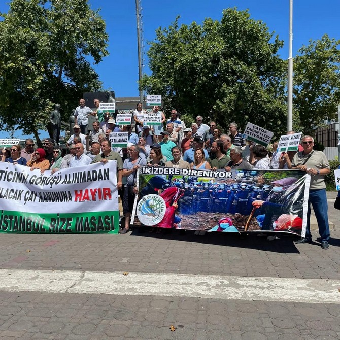 istanbul-rize-masasi-tarafindan-kadikoy-iskele-meydaninda-tbmmye-sunulan-cay-kanunu-teklifine-tepki-amacli-basin-aciklamasinda-bulunuldu-11.jpg
